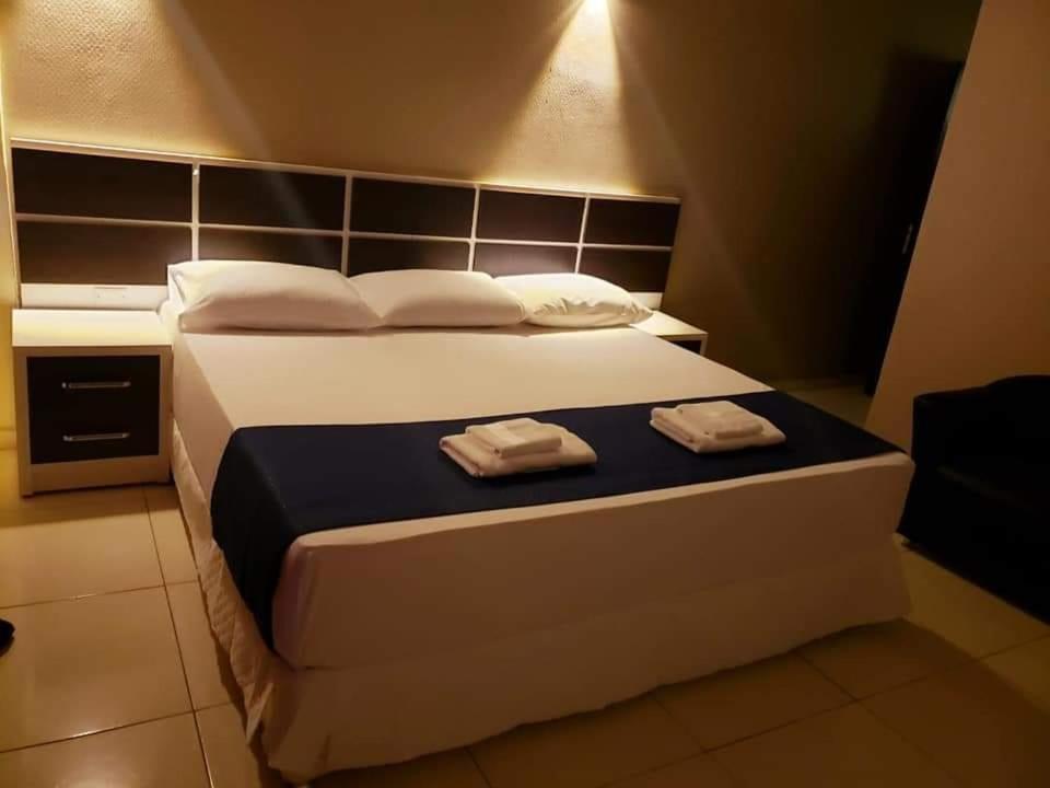 Hotel Llamosas Ciudad del Este Ngoại thất bức ảnh